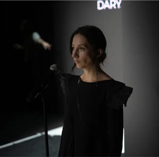 За рамки картин