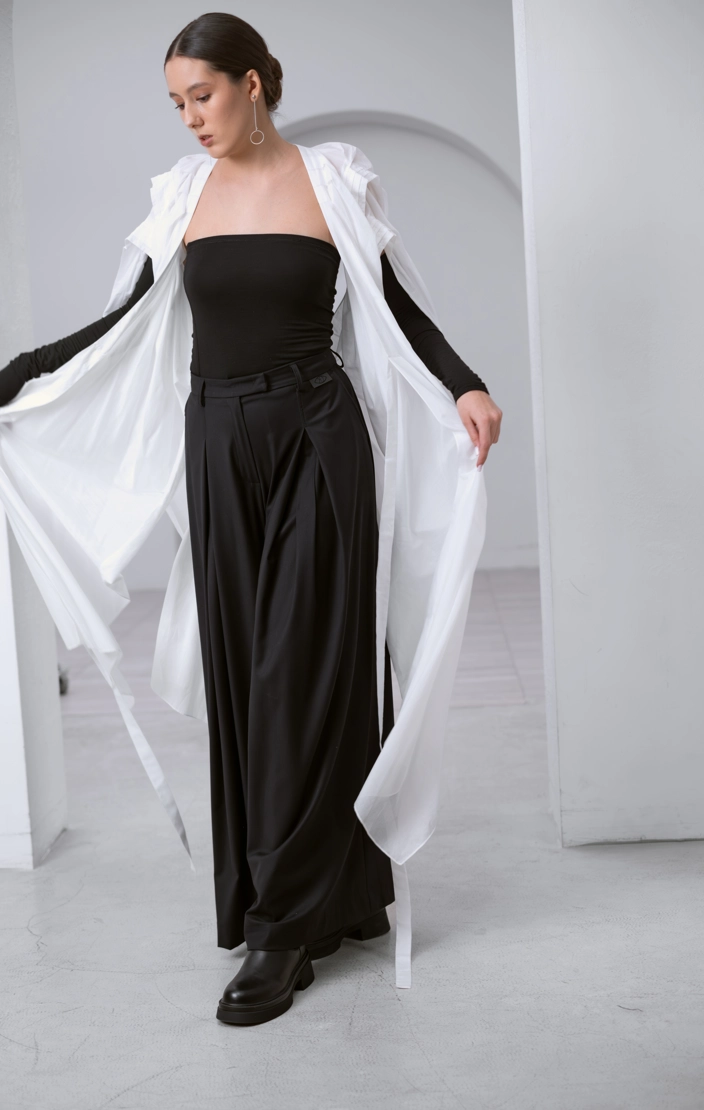 Брюки с акцентными складками черные Брюки с акцентными складками черные